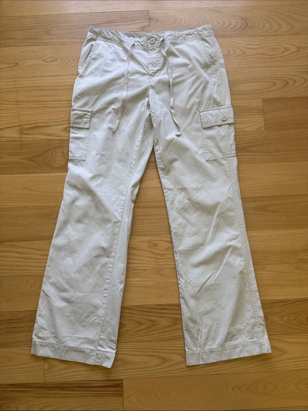 Old Navy Size 4 Khaki Cargo Flare Pants 100% Cotton Wide Leg Y2K Utility - Picture 4 of 14